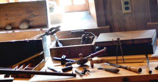 屋内の大工作業台